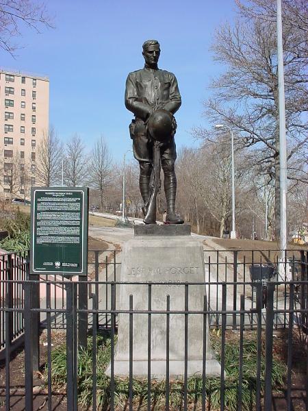 Zoom on the image : Woodside Doughboy